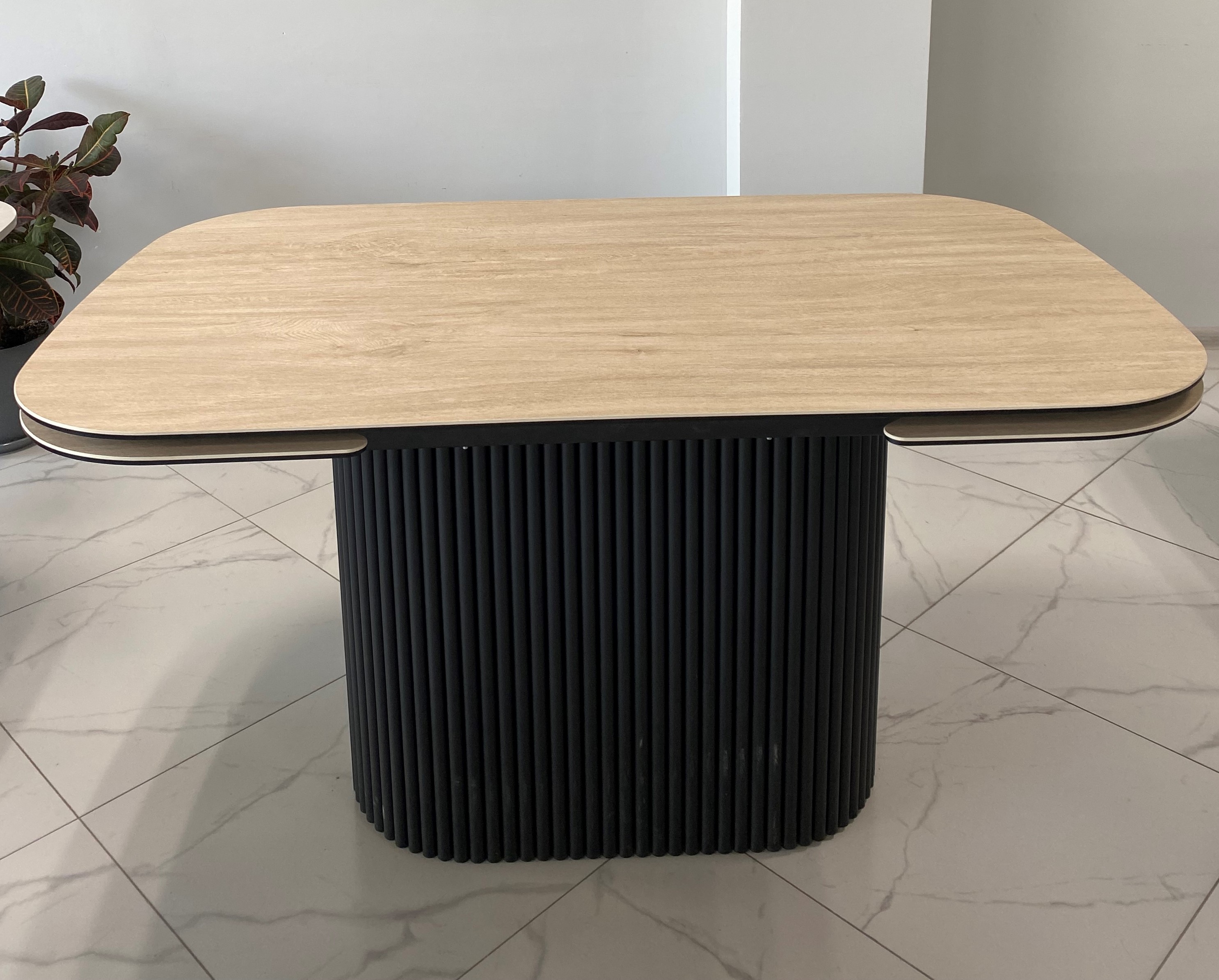 Стол МАГНУС (140х85) МС-200 L Wood Honey/ черн подст./черная рама под опору Вива S// Вива S черная