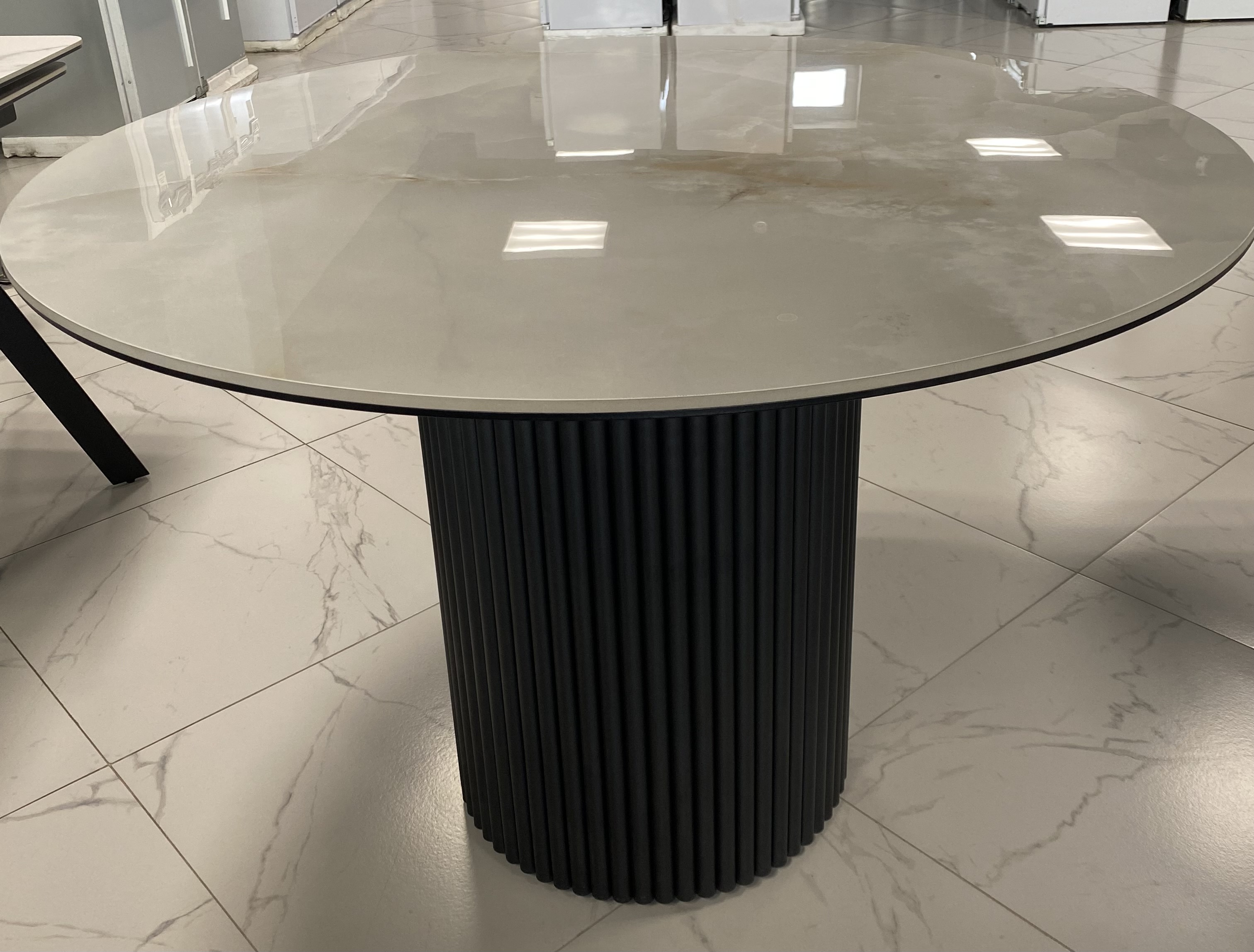 Стол БОЛЛИ (110) Quios Silver/черное подстолье// Болли черная