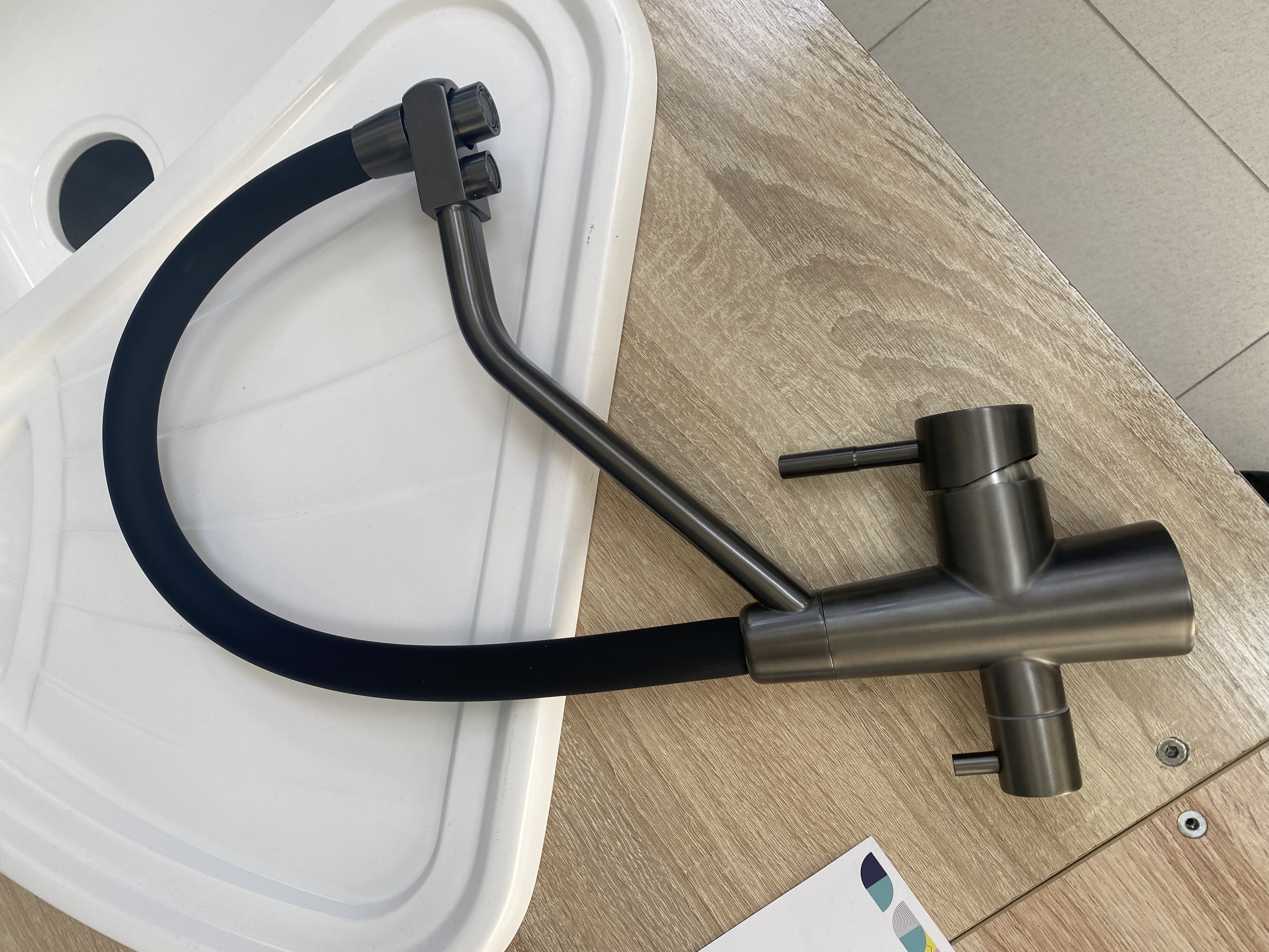 FAUCET 2  смеситель для кухни     графит/черный шланг         